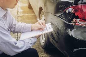 4 Crucial Factors to Consider Before Choosing a Car Accident Lawyer
