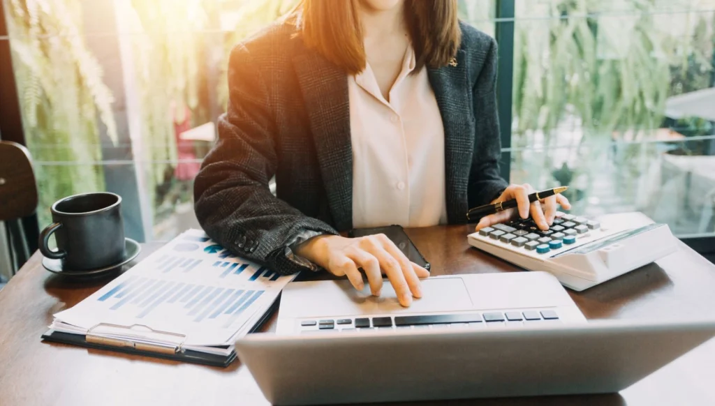 How Accounting Services for Contractors Can Fuel Business Growth