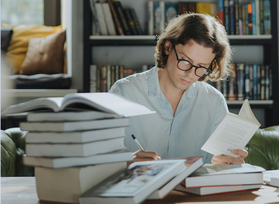 Best Essay Topics for 2025: Trending Ideas for Students 1